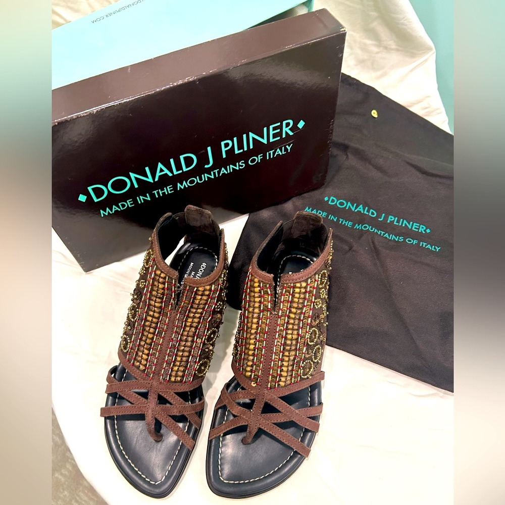 NWOT Donald Pliner sandals